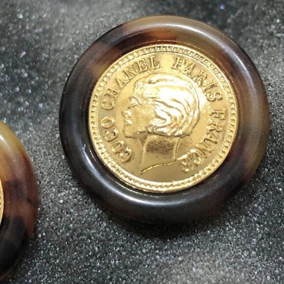 CHANEL Brown Lucite Round Coin Clip-On Earrings Gold Tone 97P Auth D-u1131 - Picture 8 of 10